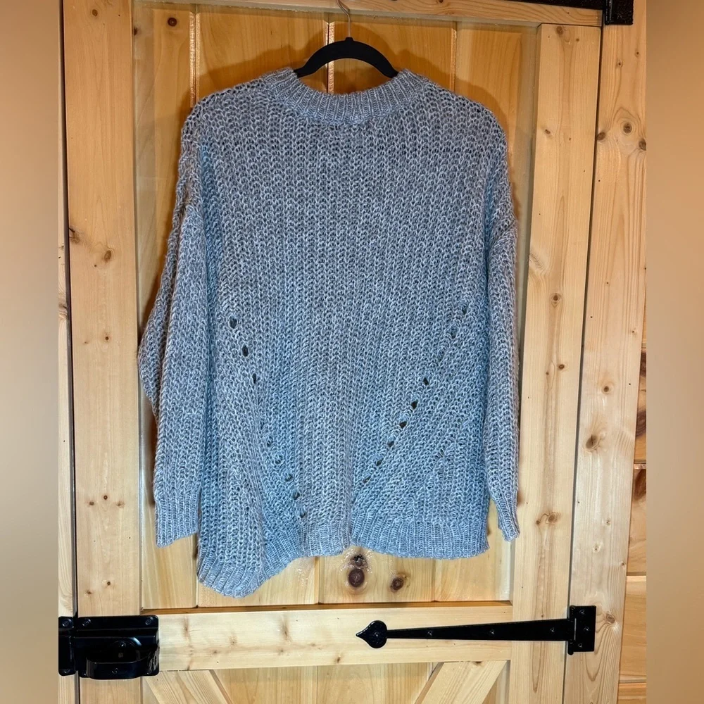 American‎ Eagle Outfitters Glacier Gray Cable Knit Crew Neck Sweater Size S